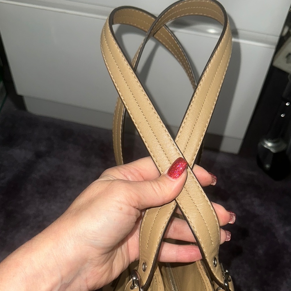 Coach Tan Leather Tote Bag.. Near excellent condition. - Picture 15 of 17